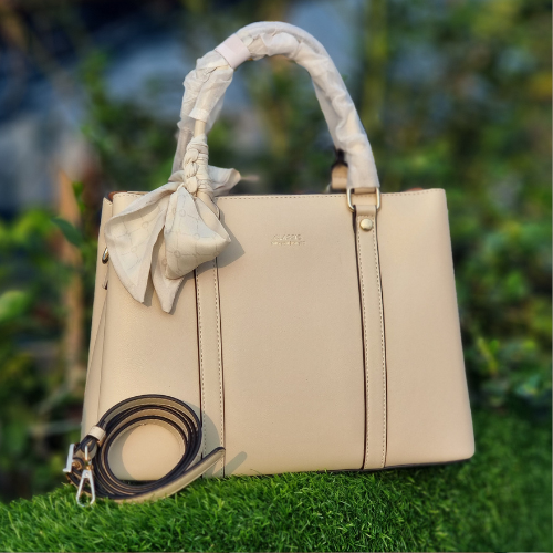 China ✨ Classic – Premium Ladies Handbag ✨ (Cream color)