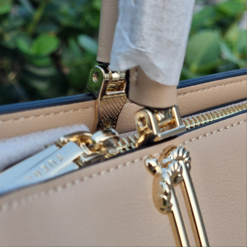 China ✨ Classic – Premium Ladies Handbag ✨ (Cream color)